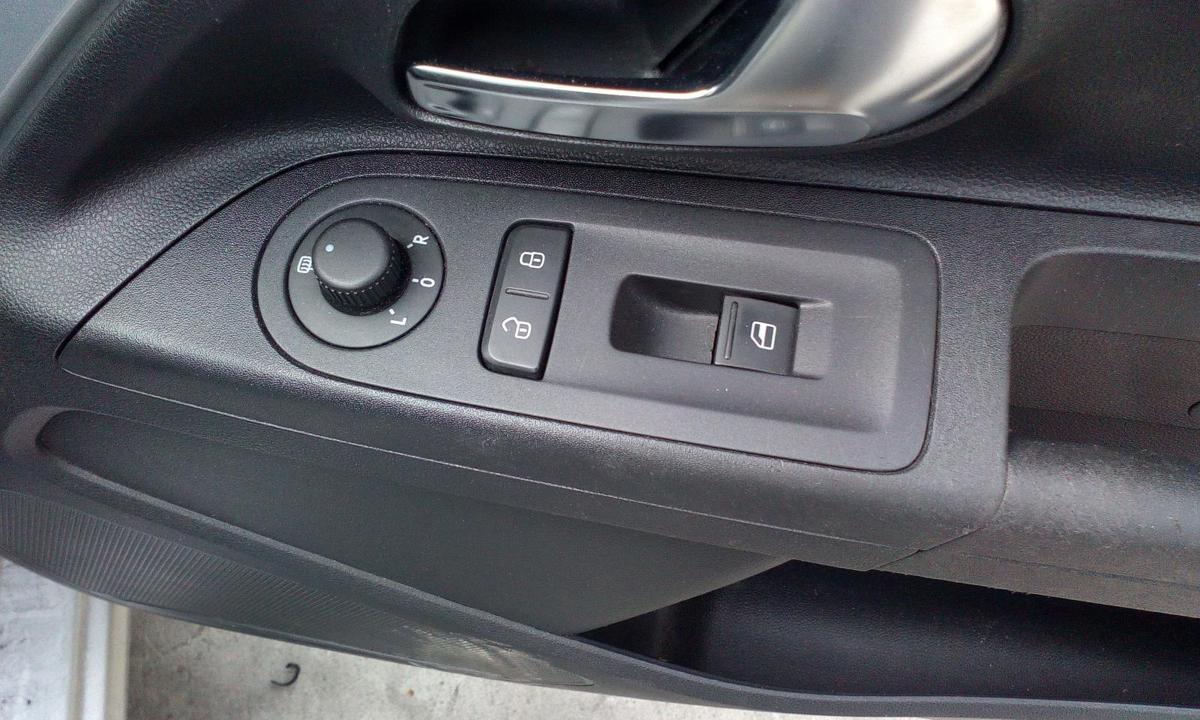 1000593779-part-image