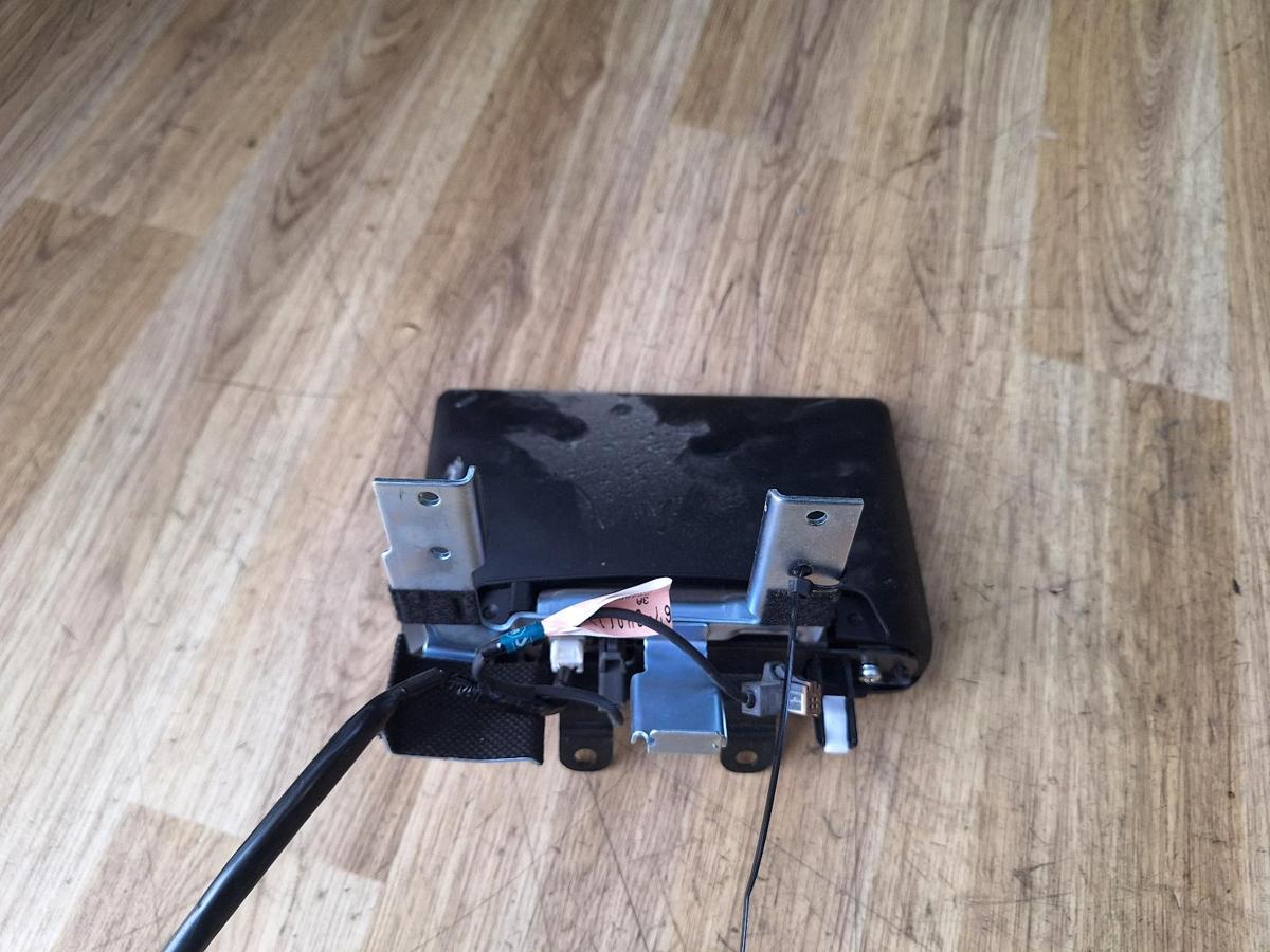 1000873610-part-image