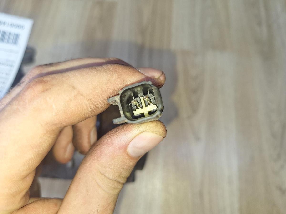 1000818685-part-image