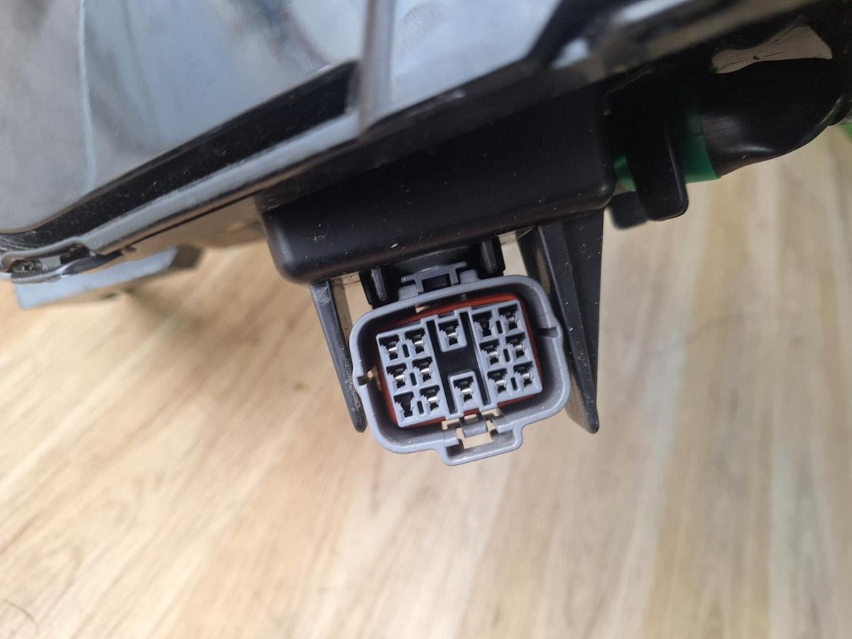 1000834402-part-image