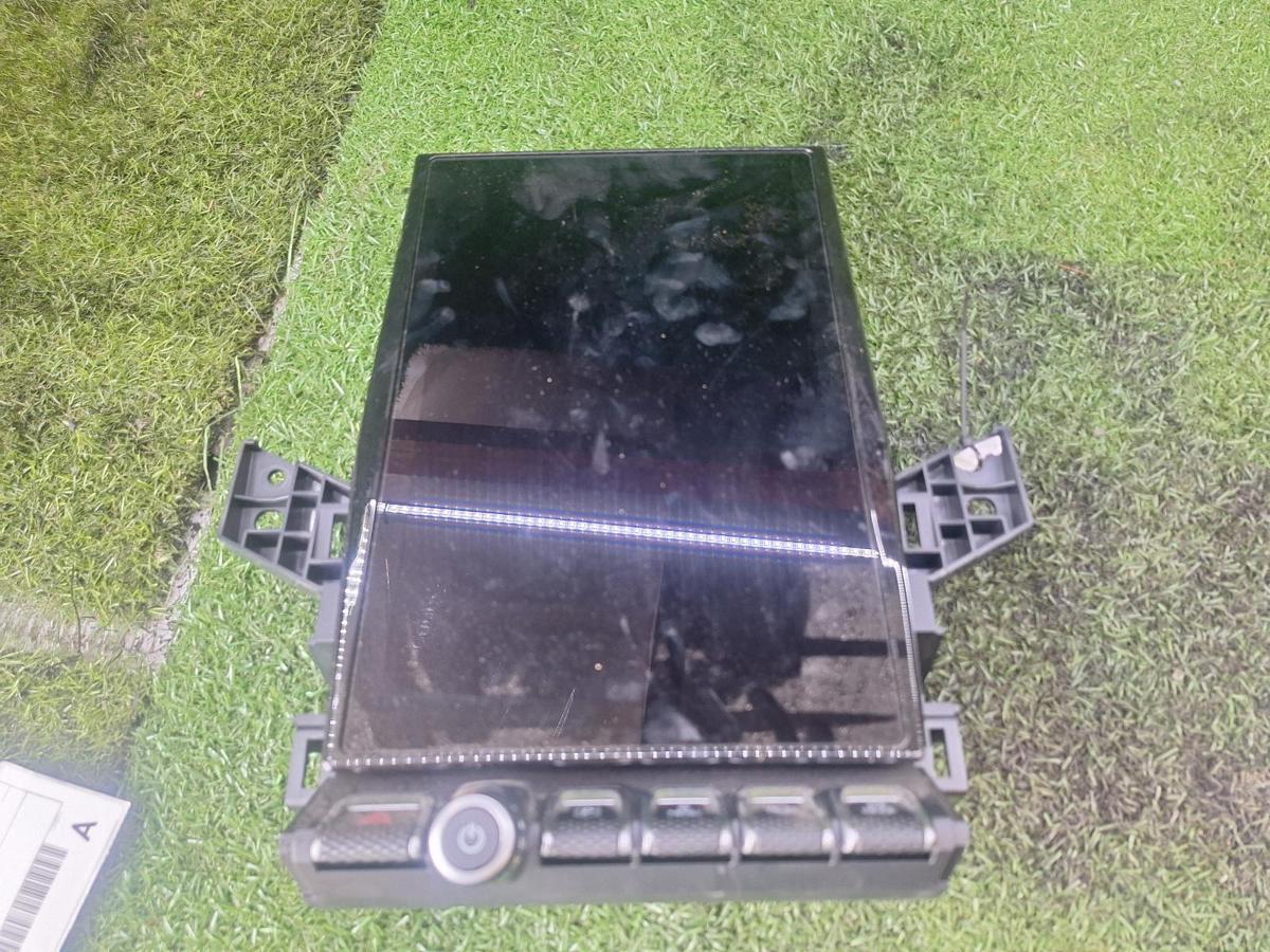 1000811775-part-image