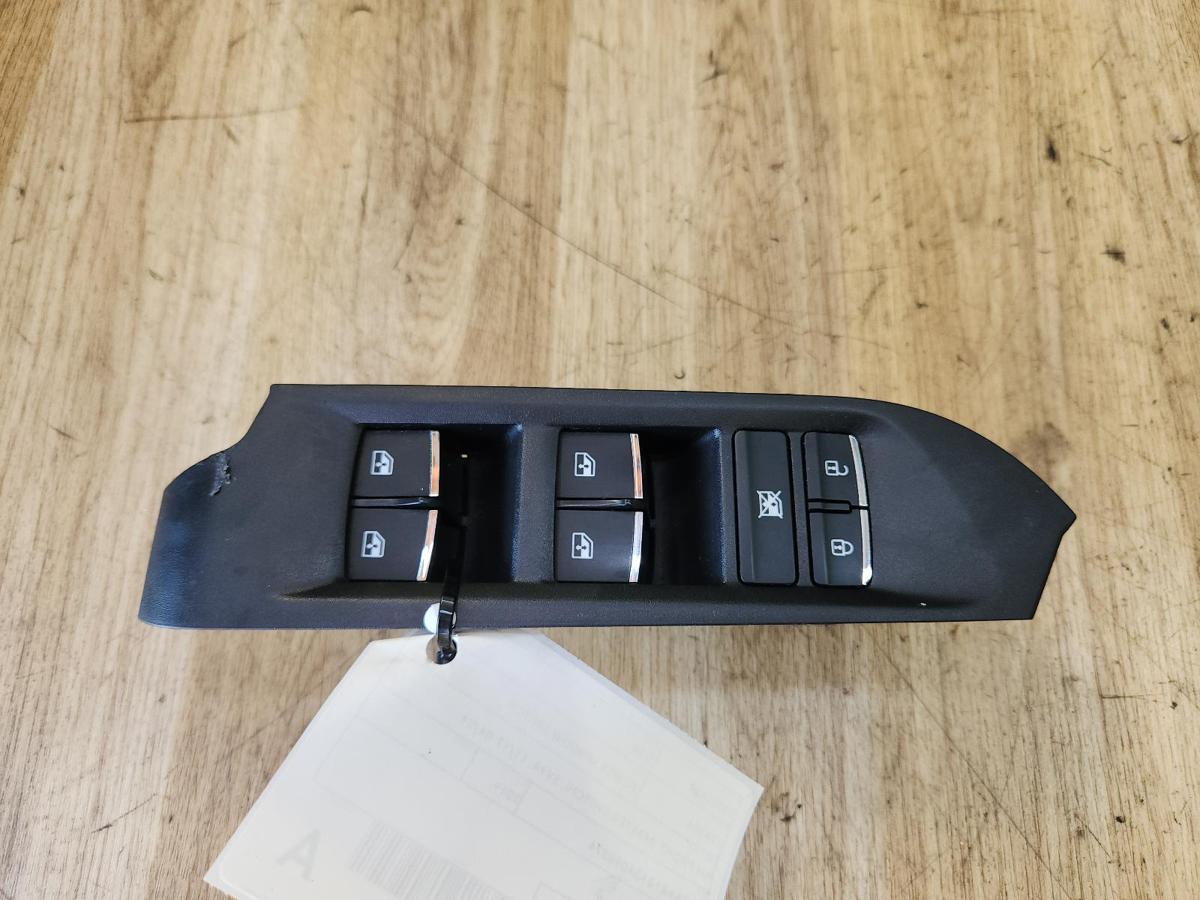 1000858846-part-image