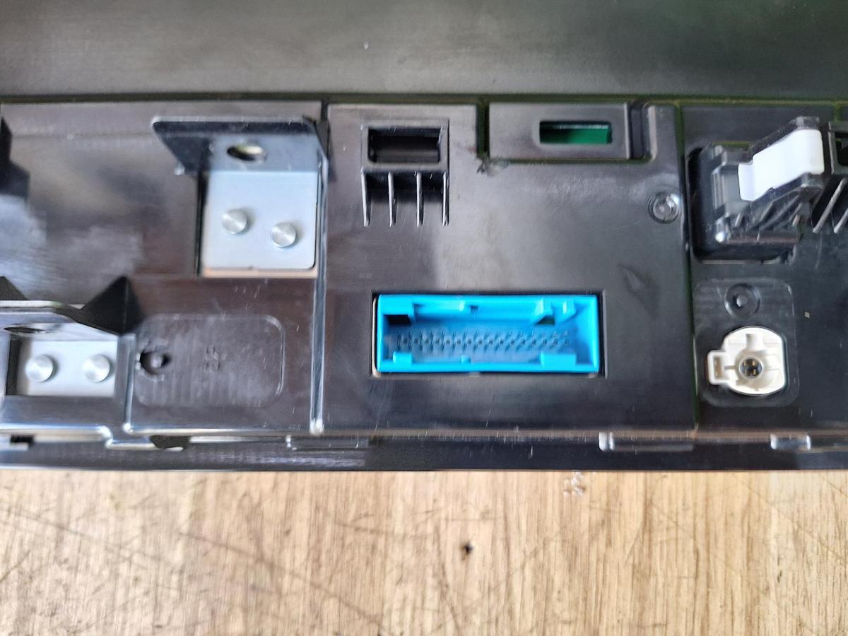 1000887923-part-image