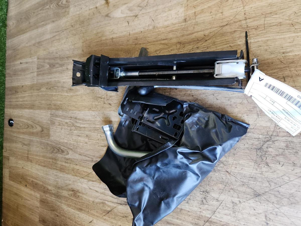 Jack/Tool Kit for VOLKSWAGEN TIGUAN