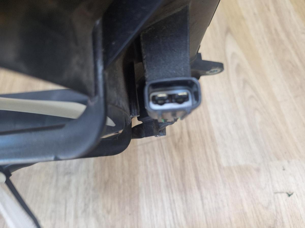 1000818567-part-image