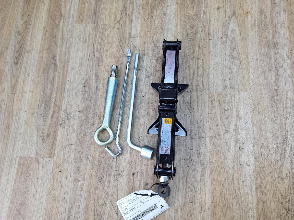 Jack/Tool Kit for MAZDA 3