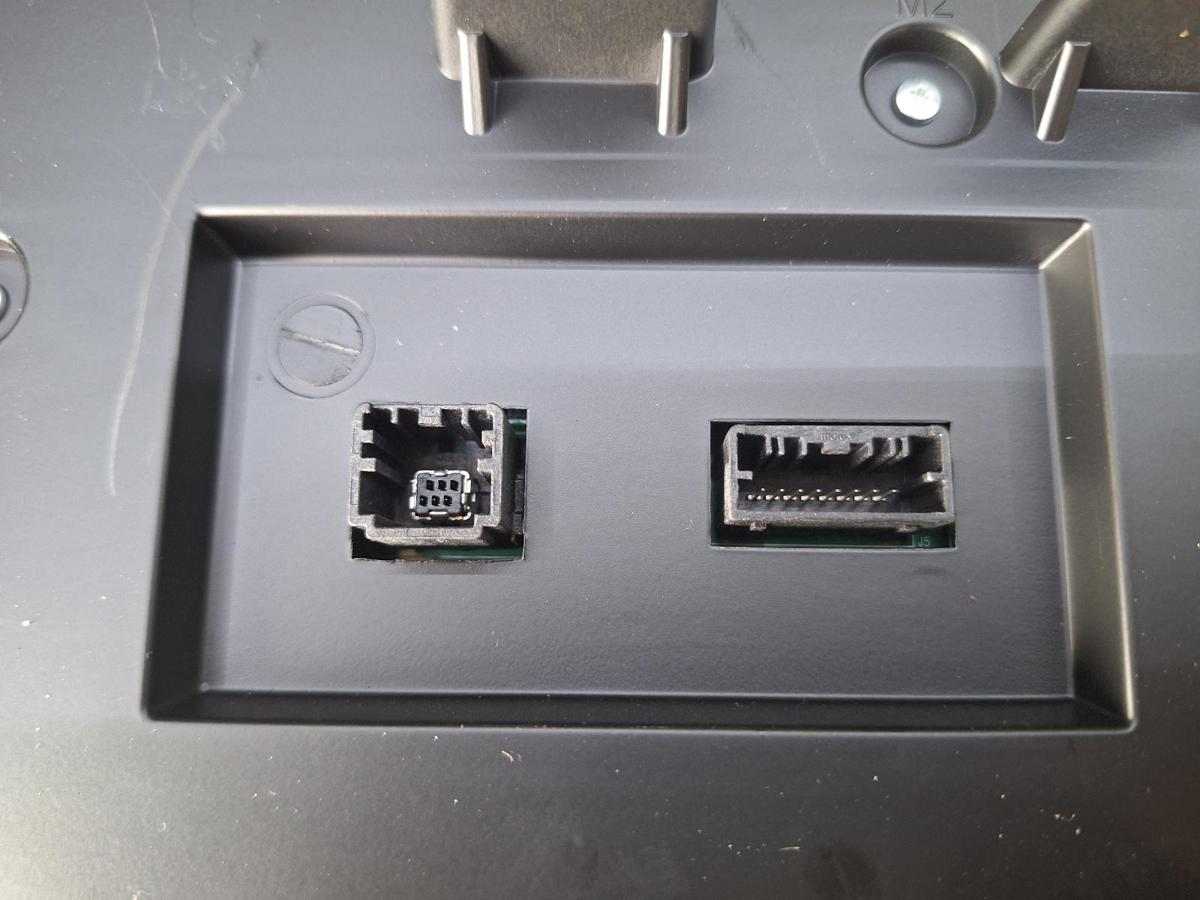 1000875664-part-image