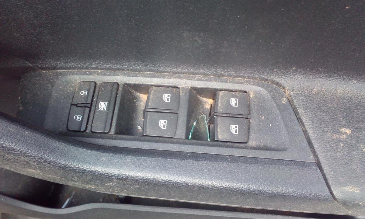 1000696263-part-image