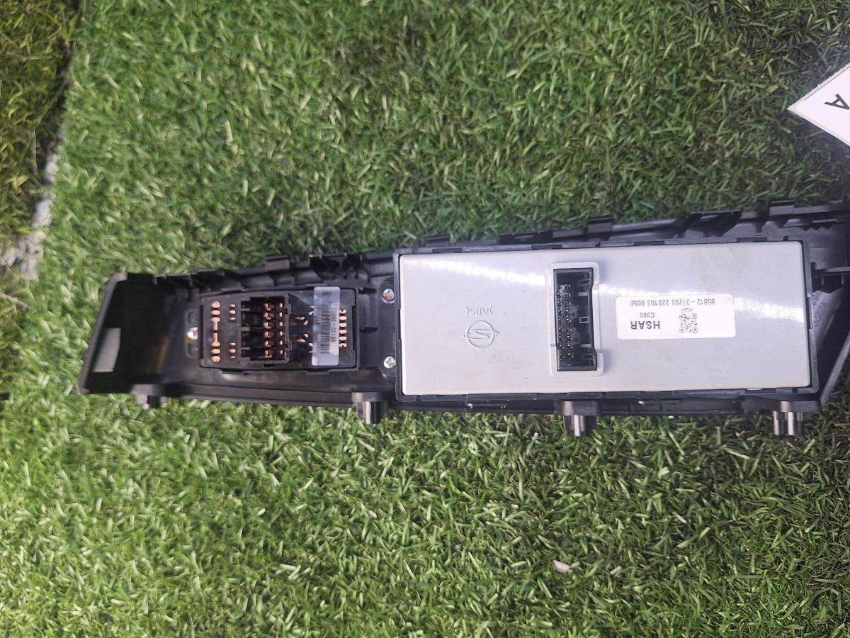1000812667-part-image