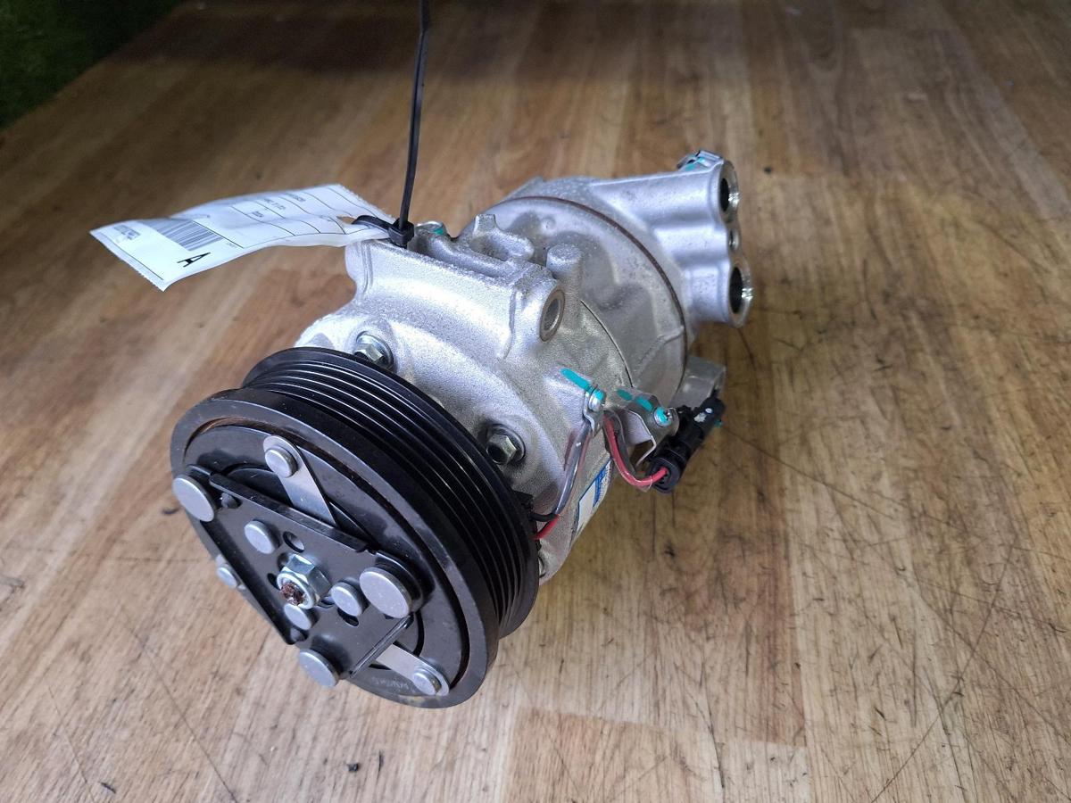 1000914572-A/C Compressor Top