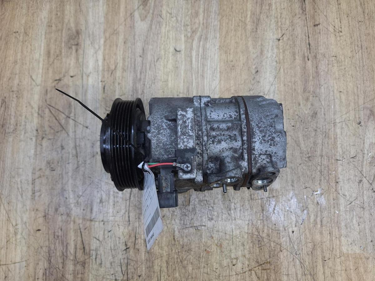 1000920115-A/C Compressor Top