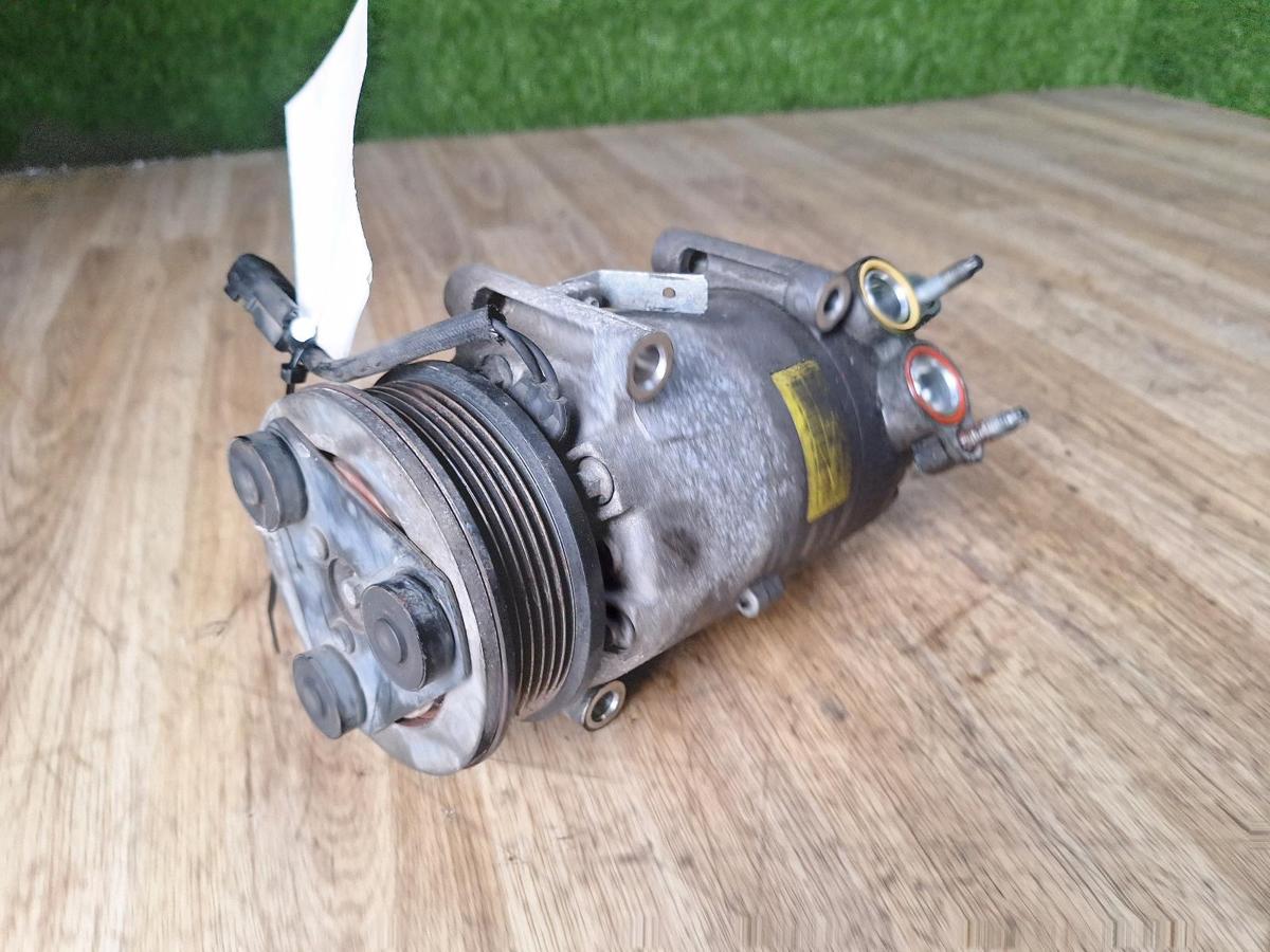 1000878600-A/C Compressor Top