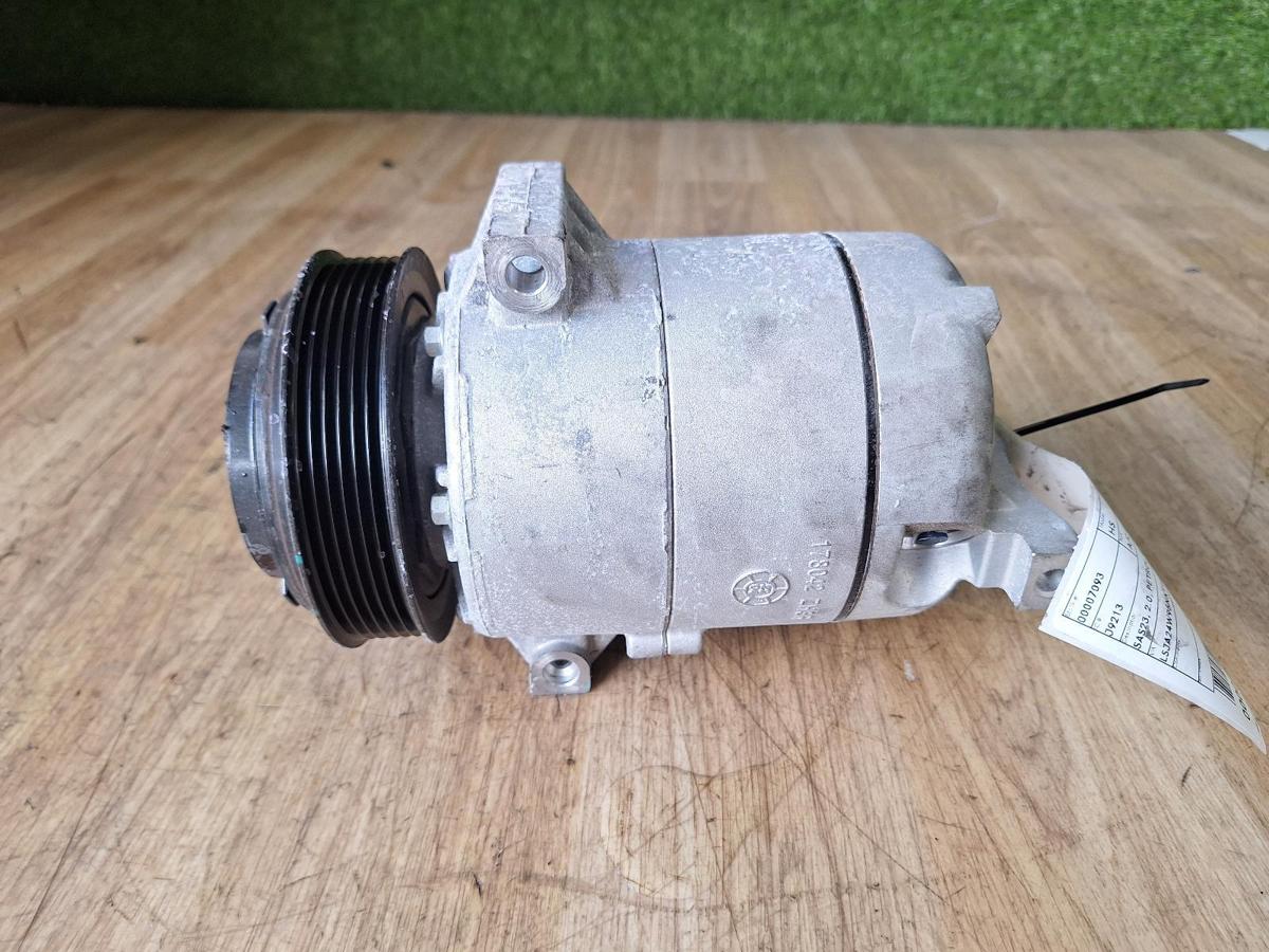 1000890735-A/C Compressor Top