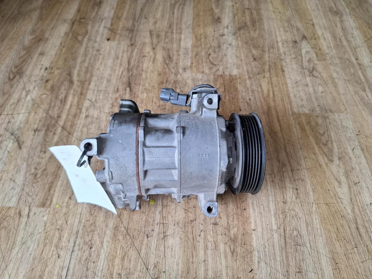 1000897582-A/C Compressor Top