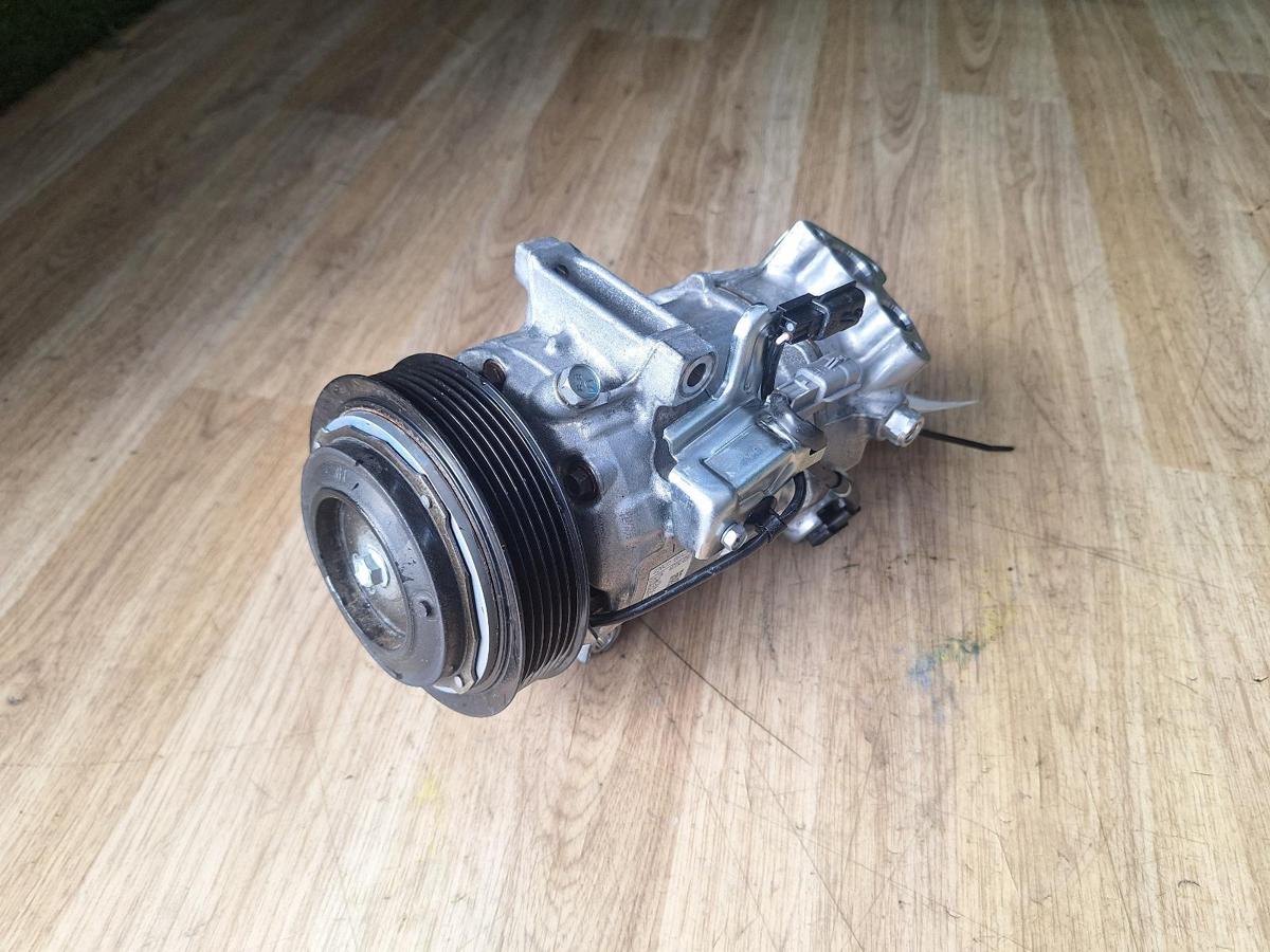 1000899037-A/C Compressor Top