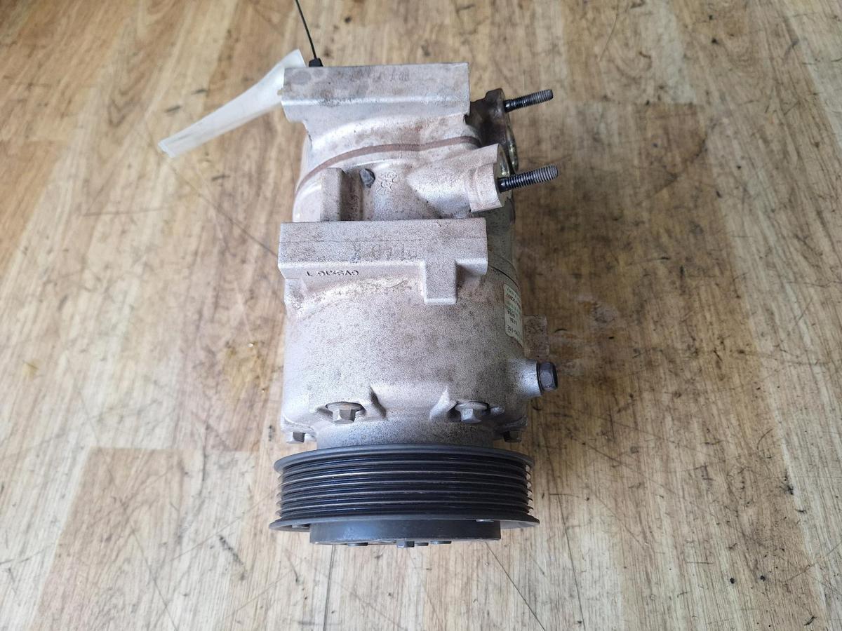 1000901918-A/C Compressor Top