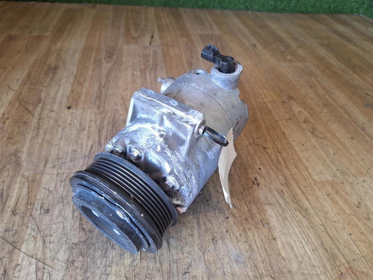1000905725-A/C Compressor Top