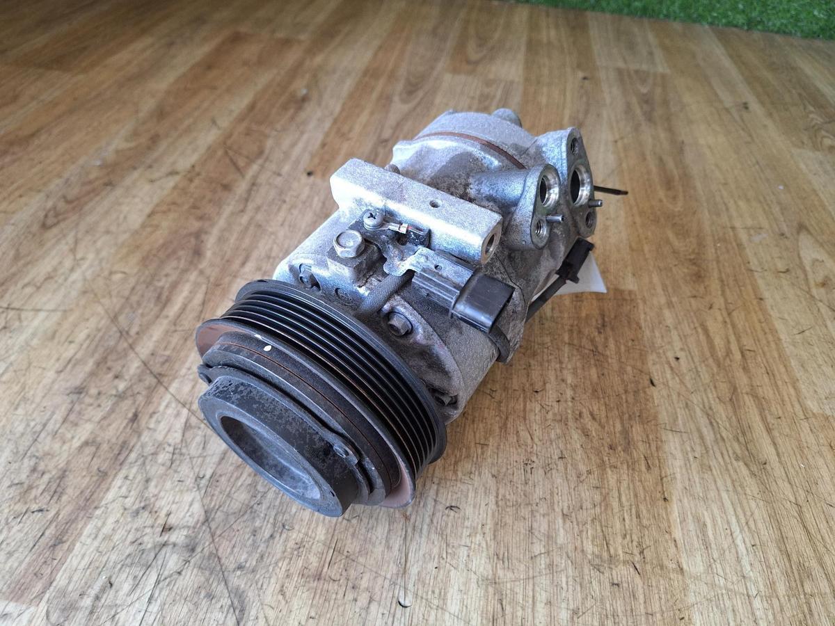 1000906590-A/C Compressor Top