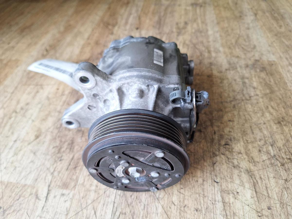 1000912319-A/C Compressor Top