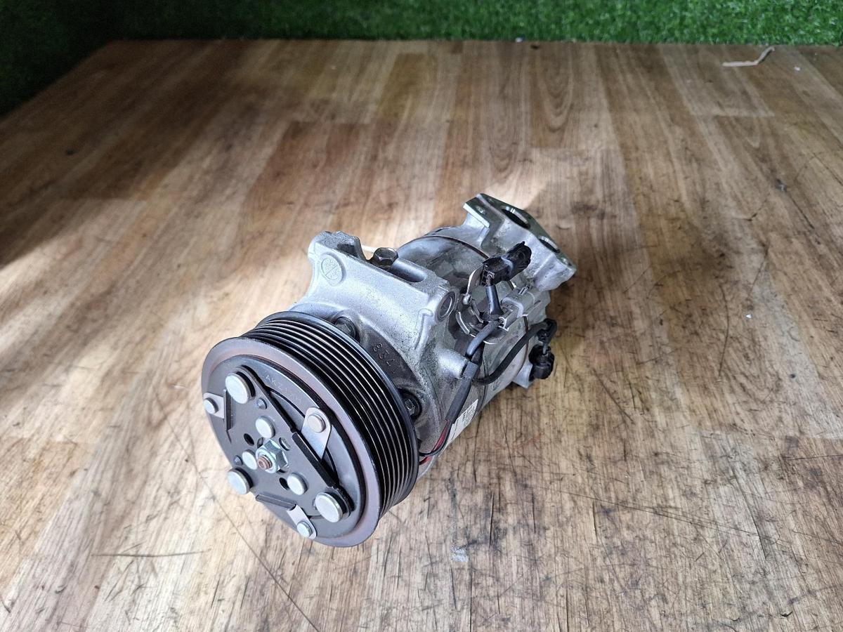 1000912555-A/C Compressor Top