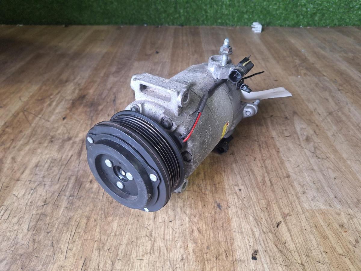 1000915013-A/C Compressor Top