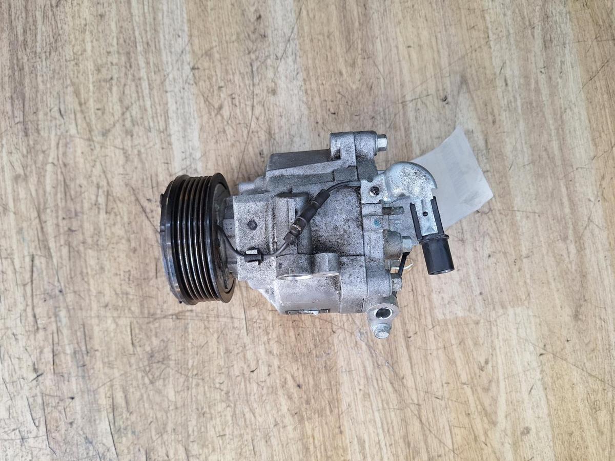 1000918470-A/C Compressor Top