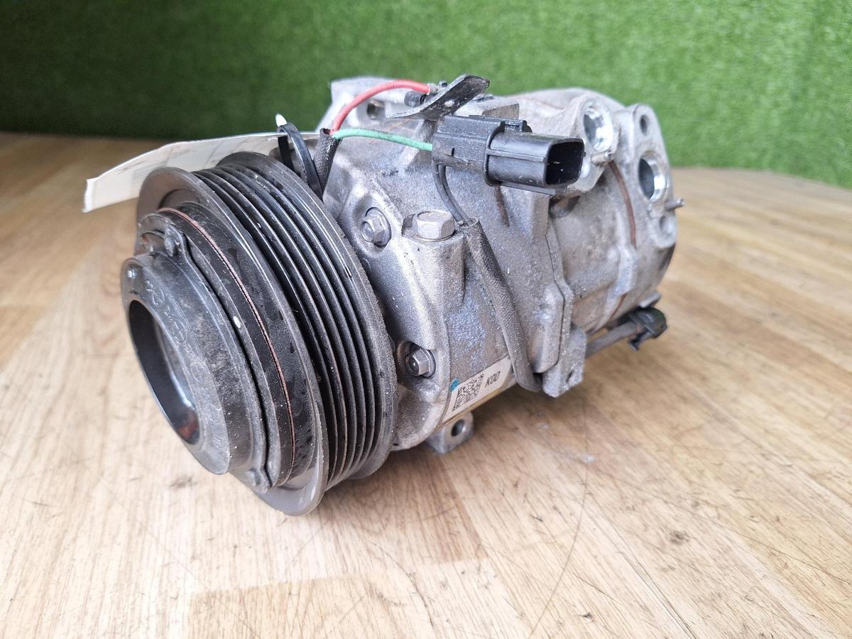 1000891998-A/C Compressor Top