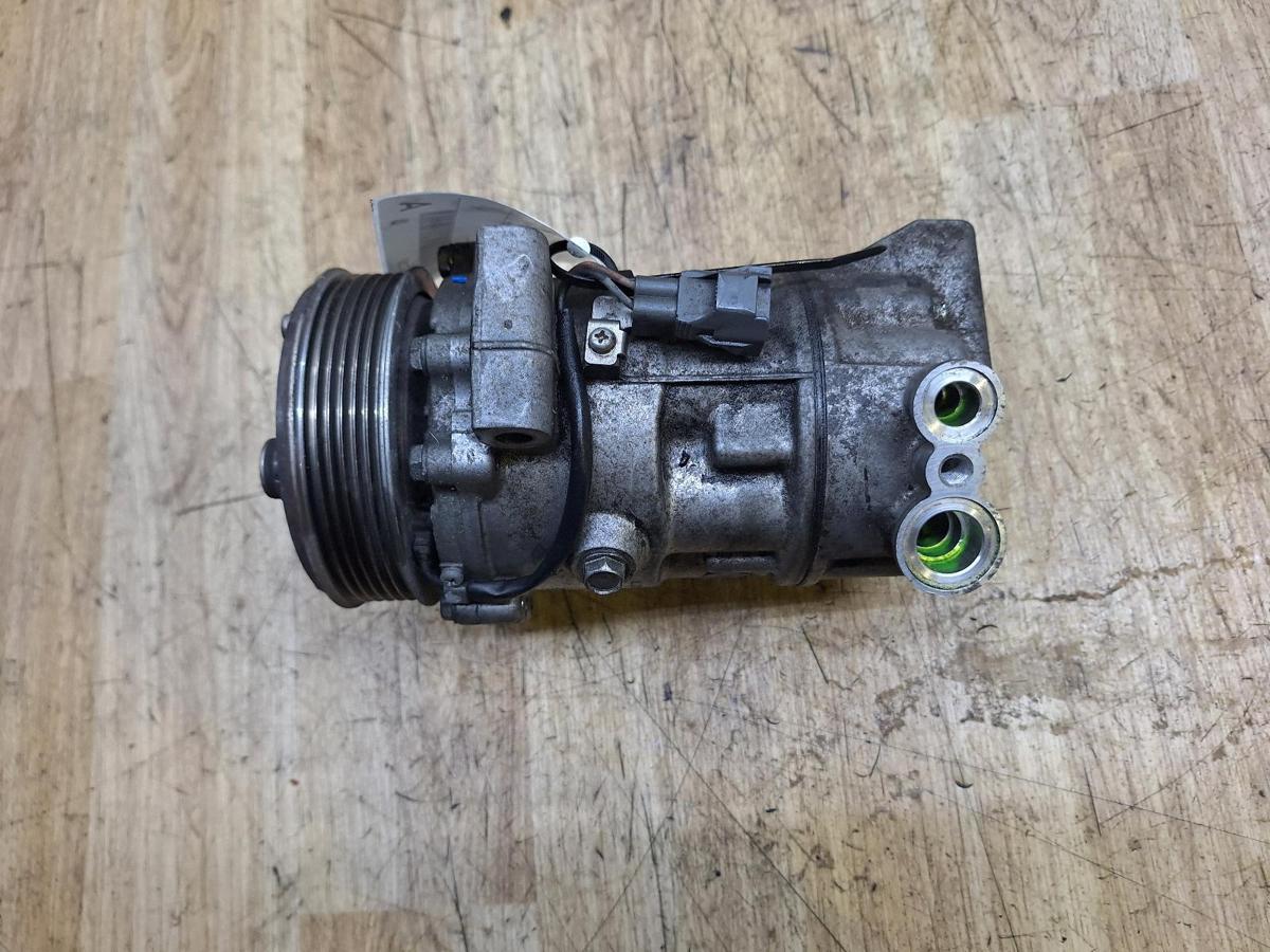 1000926980-A/C Compressor Top