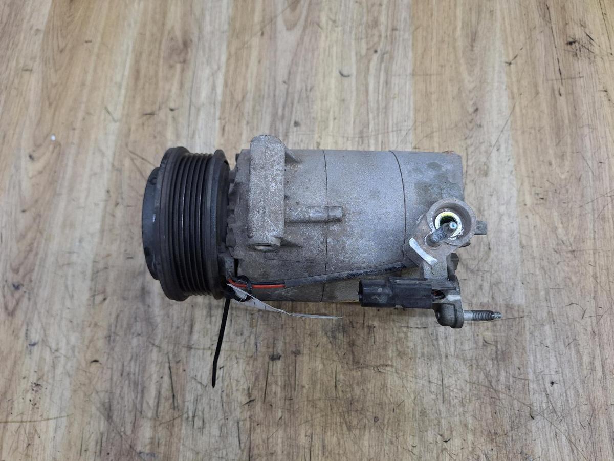 1000935582-A/C Compressor Top