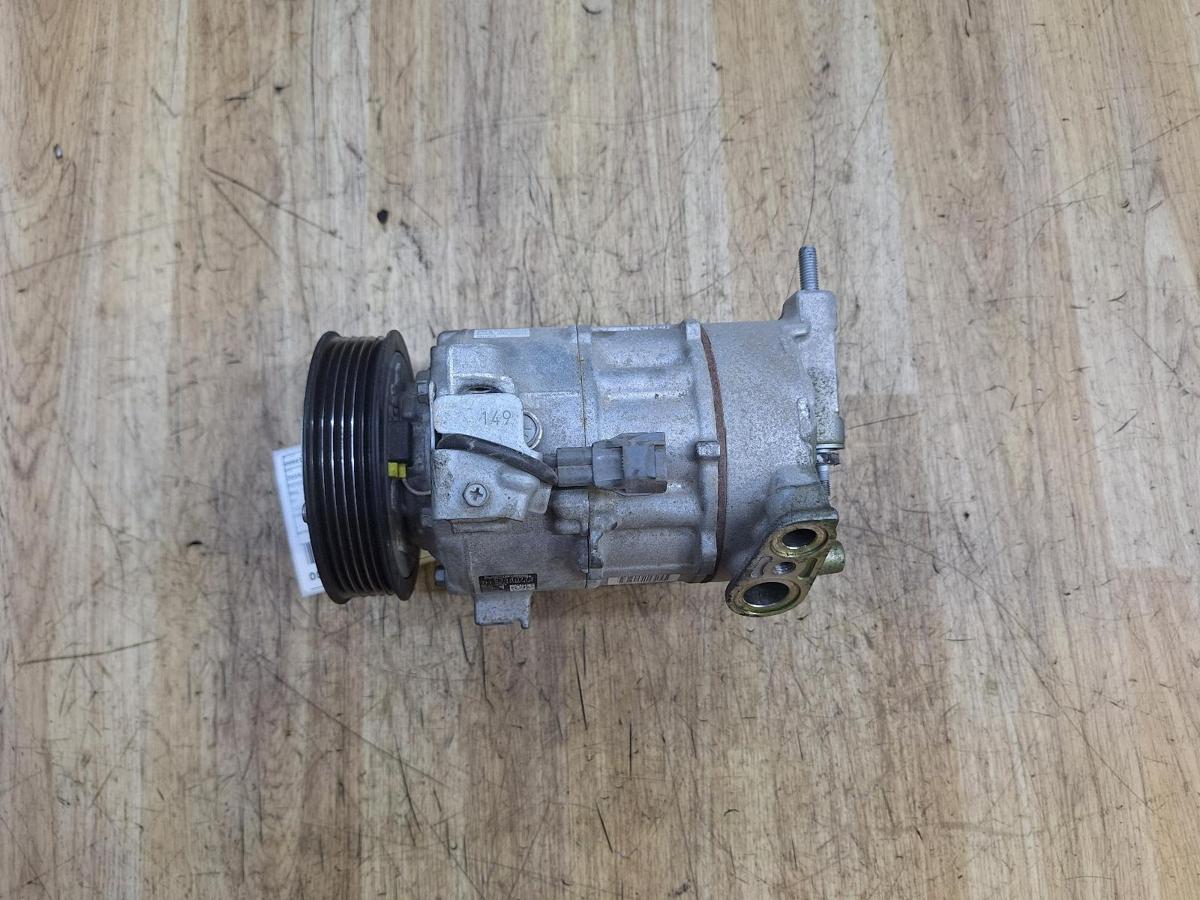 1000936712-A/C Compressor Top