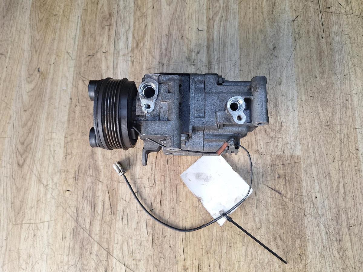 1000943085-A/C Compressor Top