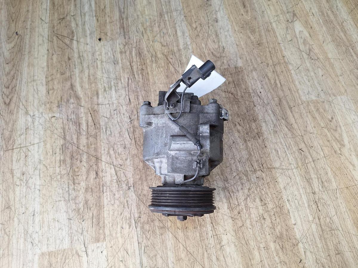 1000940109-A/C Compressor Top