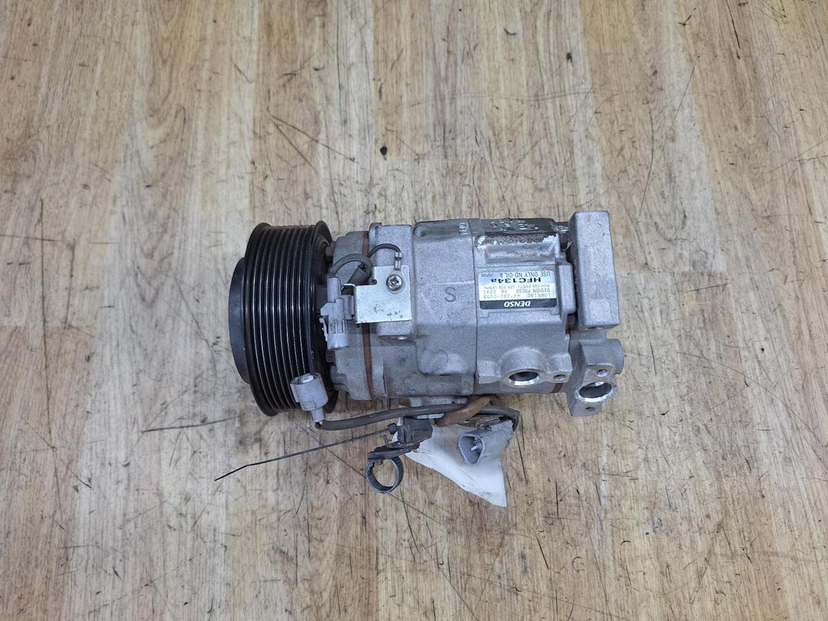 1000932207-A/C Compressor Top
