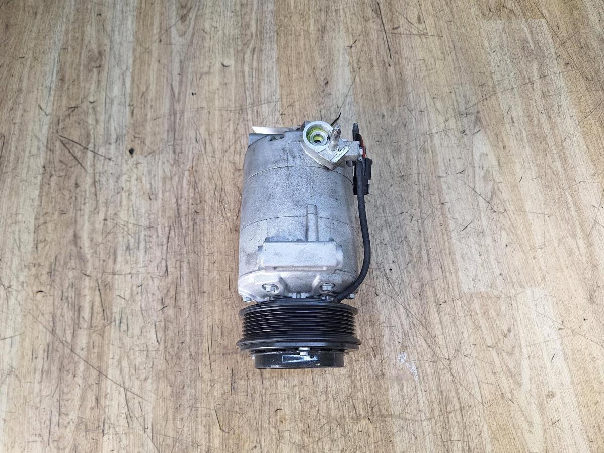 1000944117-A/C Compressor Top