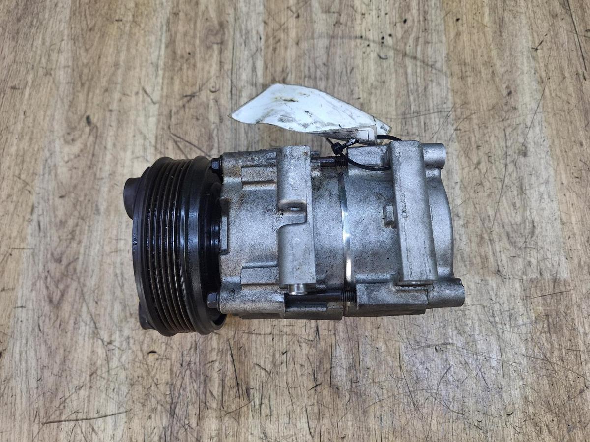 1000942583-A/C Compressor Top