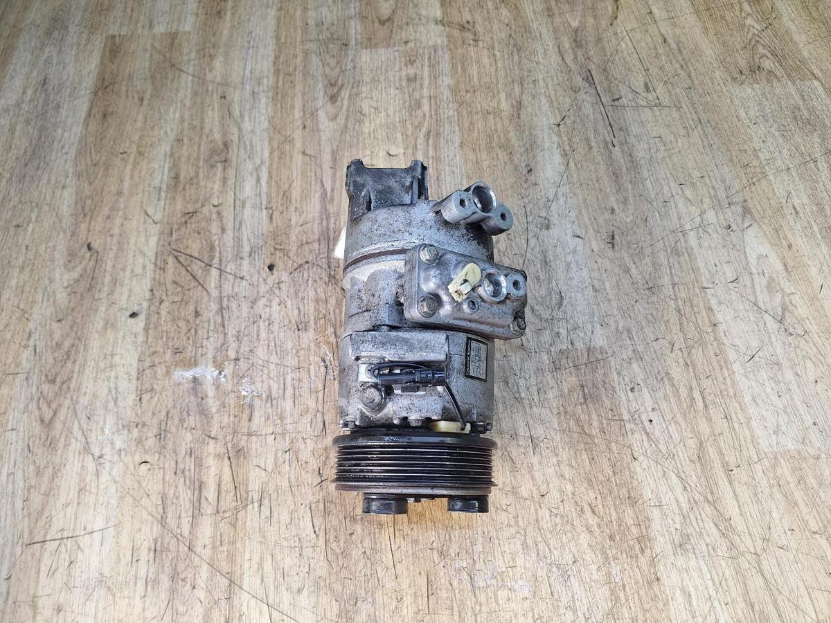 1000947882-A/C Compressor Top