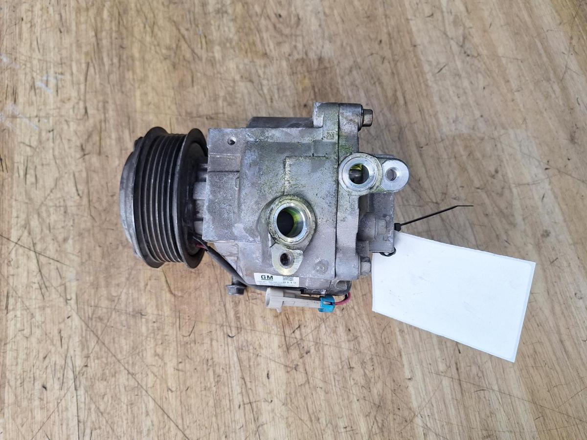 1000950203-A/C Compressor Top