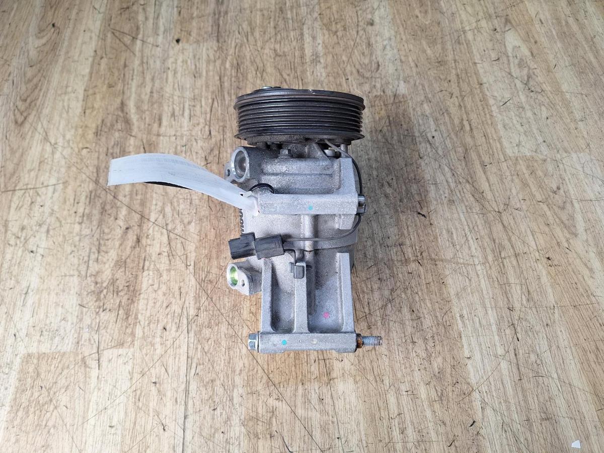 1000952719-A/C Compressor Top