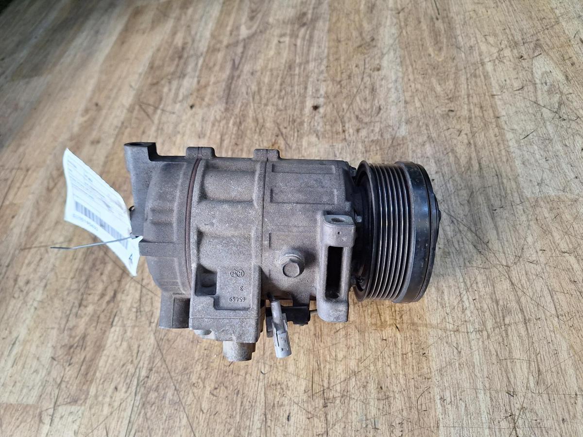 1000952576-A/C Compressor Top