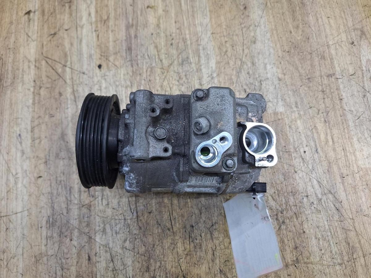 1000922015-A/C Compressor Top