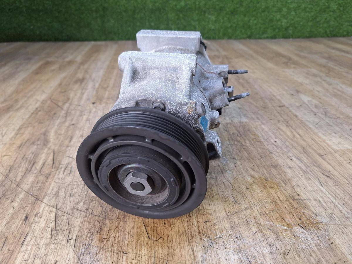 1000921582-A/C Compressor Top
