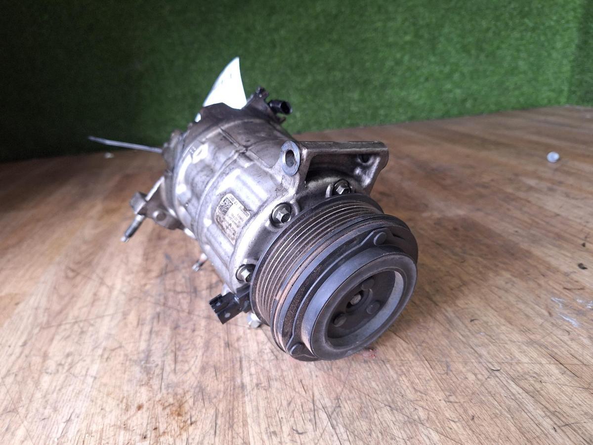 1000909633-A/C Compressor Top