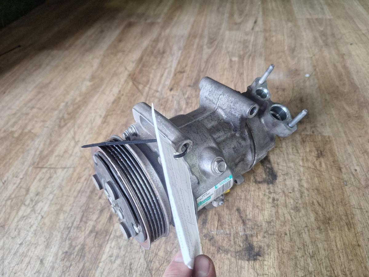 1000908246-A/C Compressor Top