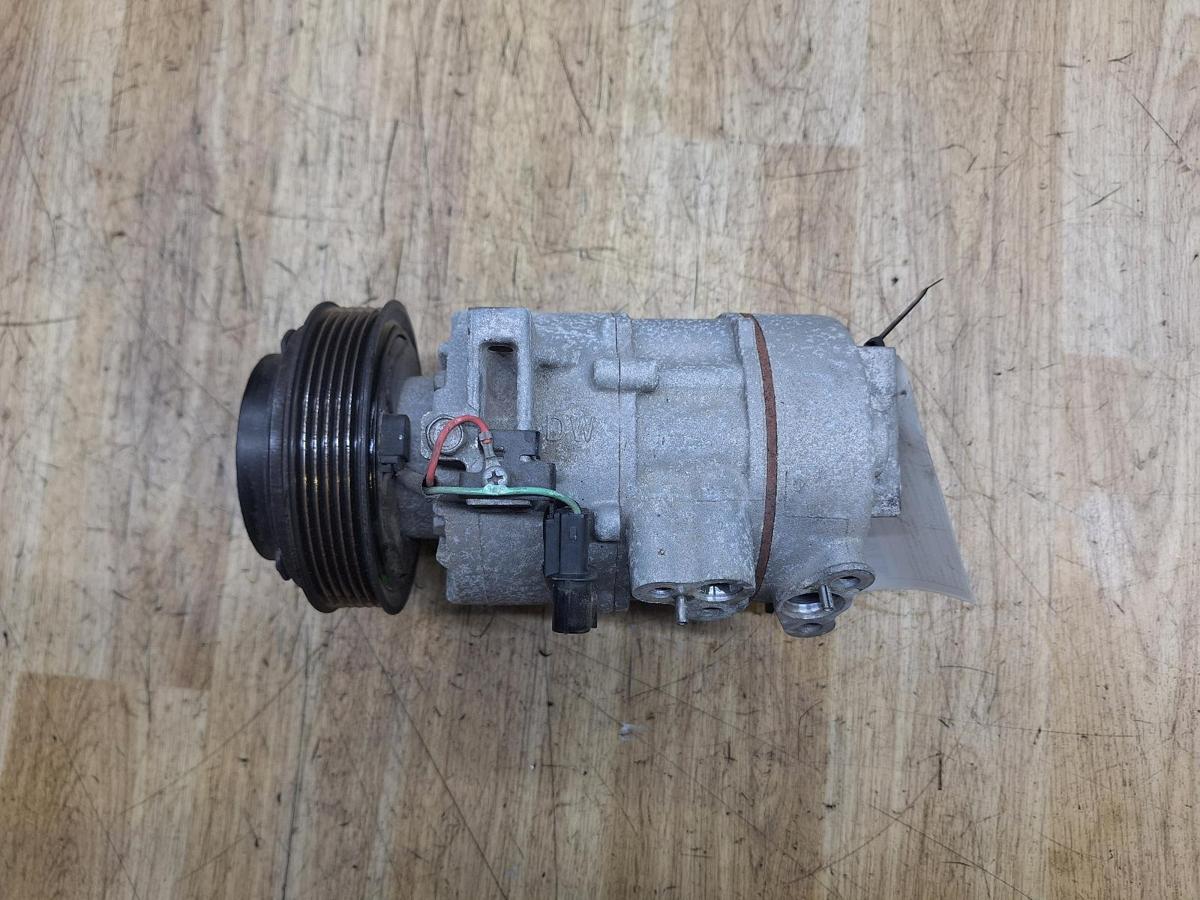 1000928516-A/C Compressor Top