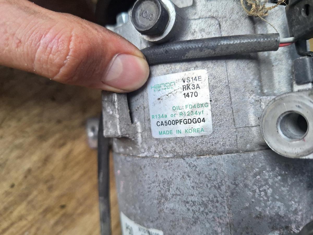 1000896446-A/C Compressor Top