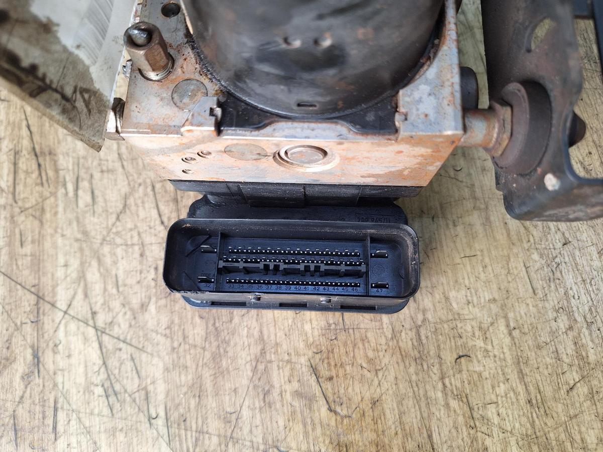 1000952580-Abs Pump Modulator Plug