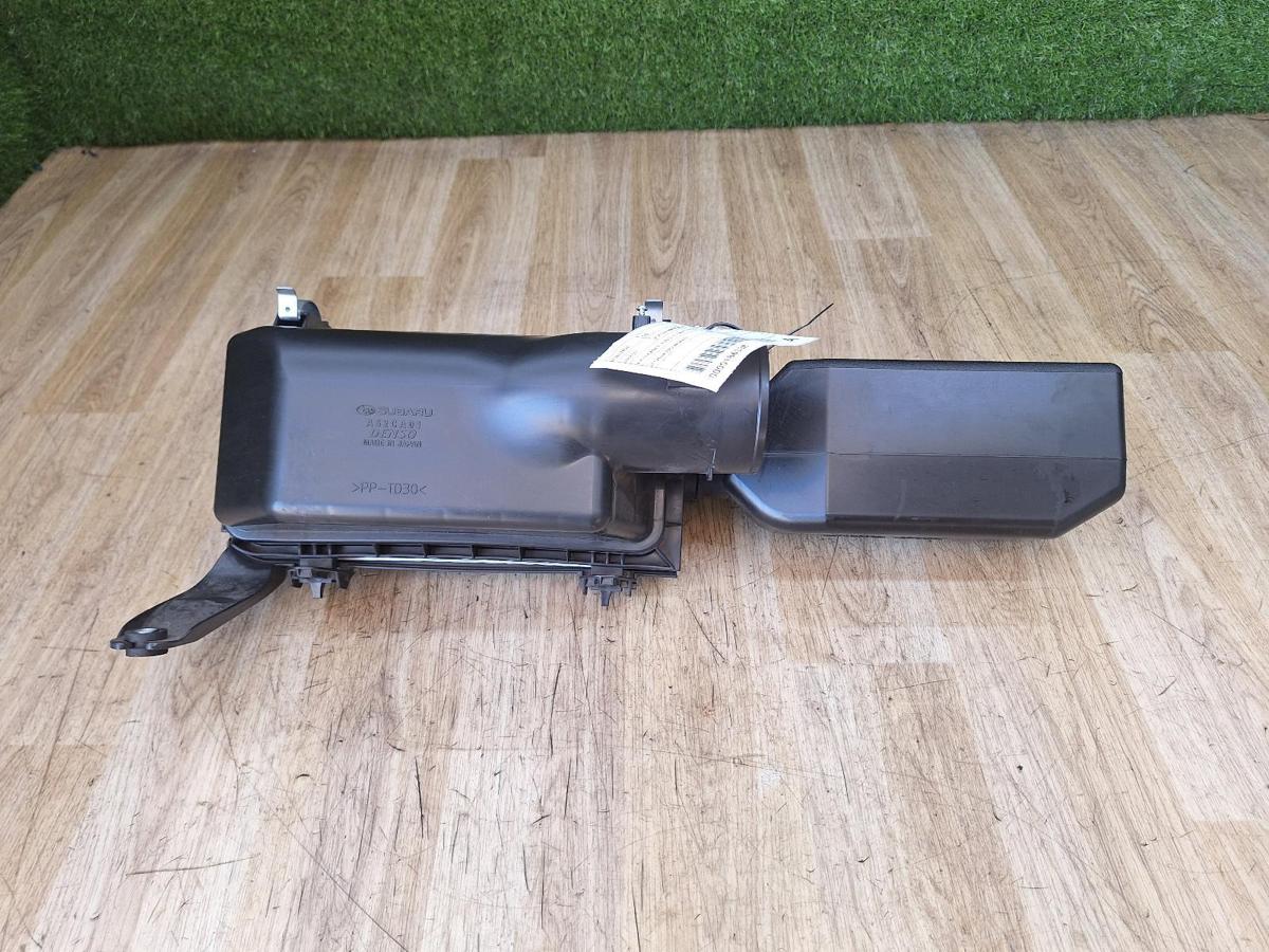 1000928800-Air Cleaner Box Top