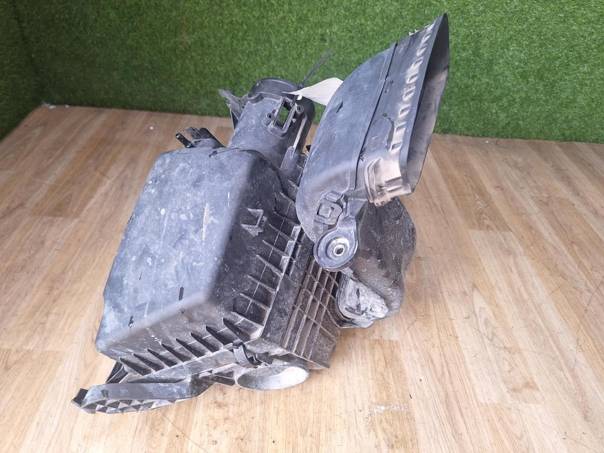 1000898437-Air Cleaner Box Top