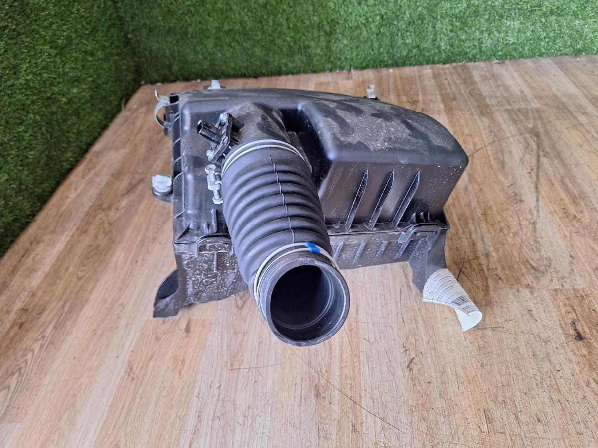1000901402-Air Cleaner Box Top