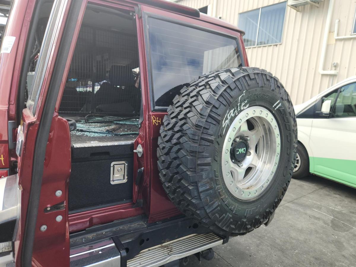 1000902883-Bootlid_Tailgate